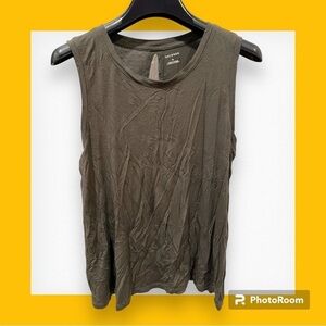 Halogen Keyhole Top Medium Olive Athleisure